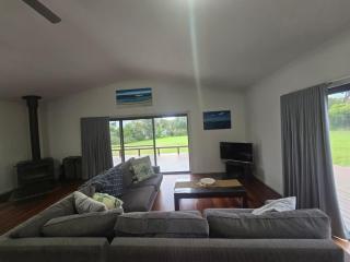 Bawley Backyard Haven - family retreat near beach - 3