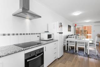 6 Light Bright Home In South Perth - Perth - 3