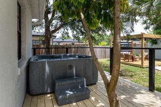 3br Hot Tub Retreat Steps From Bayshore Path! - 2
