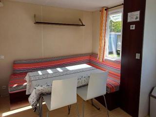 Mobil home confortable avec terrasse pour 4 personnes - API-1-52-522 - 7