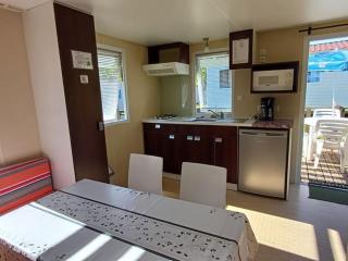 Mobil home confortable avec terrasse pour 4 personnes - API-1-52-522 - 3