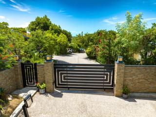 Kokomo Botanical Resort - Caribbean Family Cottages - 3