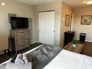 Studio Wbalcony - Near Nob Hill, Unm & Downtown - 8