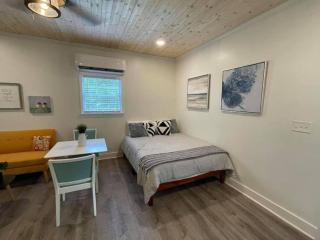 Beautifully Renovated Studio 2 Miles From Marina! - Winchester - 2