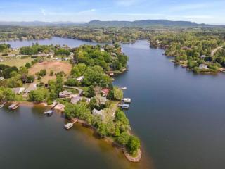 La Peninsule At Lake Hickory - 3