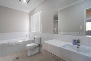 30 Modern & Quiet Retreat -walk To Dining & Shops - Perth - 2