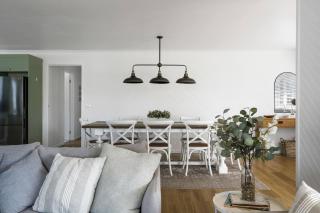 Serene Countryside Escape with Mountain Views - 3