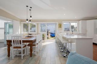 Claremont - Timeless Foreshore Retreat by the Wharf - Stockton - 7