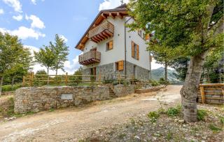 Lovely Home In Passo Del Cerreto - 0
