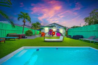 La Casa Flora Private PoolHot tubSleeps 18 - 8