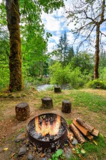 Riverfront Getaway - Dogs Welcome - Sleeps 4 - 9