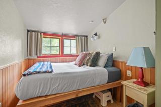 Riverfront Getaway - Dogs Welcome - Sleeps 4 - 6