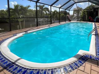 House With A Boatyour Private Waterfront Resort - Port Charlotte - 4