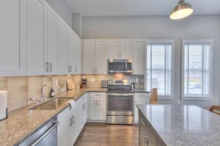 Boutique Condo In The Heart Of Dynamic 12 South - 2