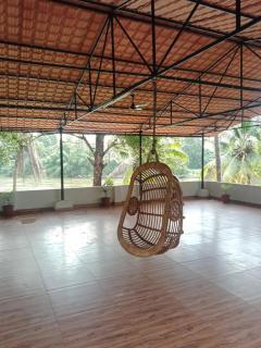 Tranquil Villa by River Peaceful stay by Homeyhuts - - 2