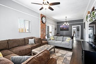 Cozy Home By Lake W Rooftop Patio - 9