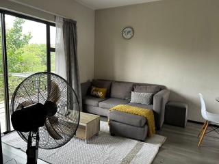 Chic, Comfy Apartment in Secure Complex, Fast WiFi, Free Parking - 4