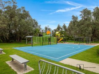 Coastal Escape - walking distance to beach pet friendly - 5