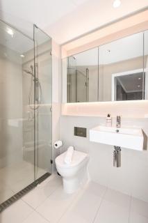 74D Abnb-Style Modern Getaway with City Views & Resort Amenities - 1