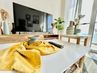 Homes2Retreat - Golf & Desert Views - Luxe 1BR Escape - 3