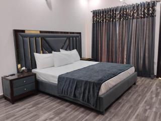 Four Season Guest House - 8