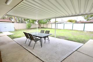26 Simple Family Home Mirrabooka Sleeps 5 - 7