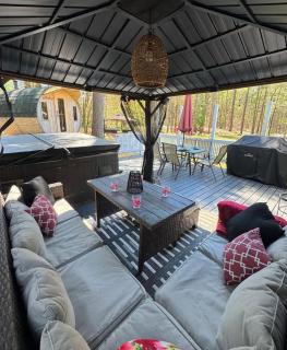 Lakefront Escape Hot Tub & Sauna Retreat - 1