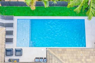 Open Concept Bungalow Beach Proximity Lush Neighborhood Pearl Key - 5