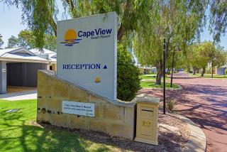 Salty Sands 2BR Cottage Walk to the Beach - Broadwater - 0