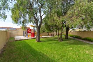 Salty Sands 2BR Cottage Walk to the Beach - Broadwater - 8