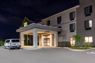 MainStay Suites St Louis Airport - 7
