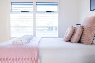 The Elm Apartments - The Pink Room - 3