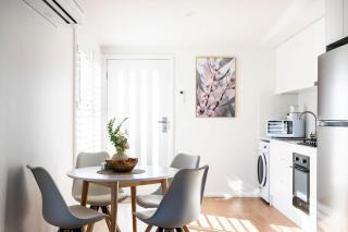 The Elm Apartments - The Pink Room - 9