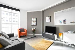 Central location, perfect for attractions & West End - 9