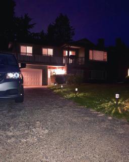 Quiet Area Near Downtown Walkable To Cafes - Maple Ridge - 8