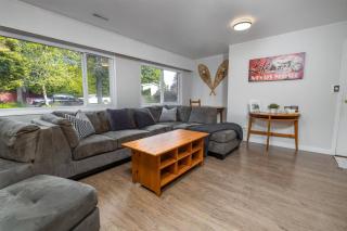 Quiet Area Near Downtown Walkable To Cafes - Maple Ridge - 0