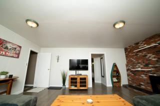 Quiet Area Near Downtown Walkable To Cafes - Maple Ridge - 2