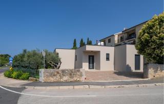 Amazing Home In Vrsar With House A Panoramic View - 3