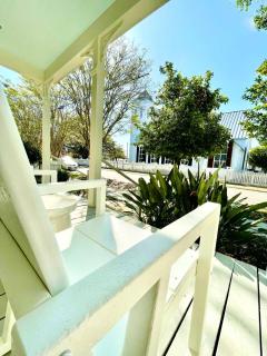 Elegance & Charm 27 Steps To Old Christ Church - 2