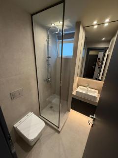 Warm urban-chic corner apartment - 2