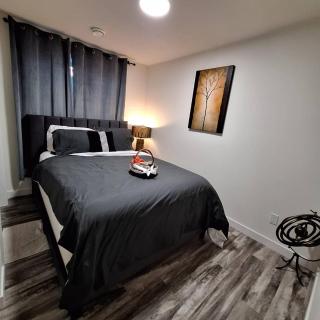 Cozy Haven! - Edmonton - 5