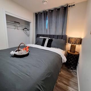 Cozy Haven! - Edmonton - 6