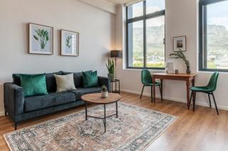 Stylish 1Bd with Mountain Views - 7