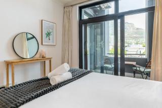 Stylish 1Bd with Mountain Views - 6