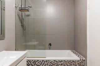 Stylish 1Bd with Mountain Views - 5