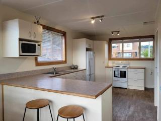 Sunny 3 bedroom house, huge deck and new bathroom - Dunedin - 4