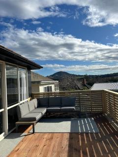 Sunny 3 bedroom house, huge deck and new bathroom - Dunedin - 2