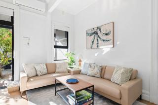 3C7N Abnb-Style House Near train, Zoo and City with Sunny yard plus Free parking - 9