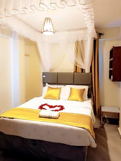 Lakeside Luxe Stays - 5