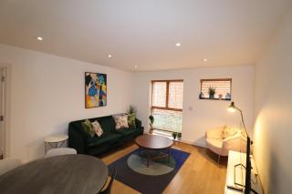 MAIDENHEAD Stylish and modern 2 bedroom apartment - Maidenhead - 0